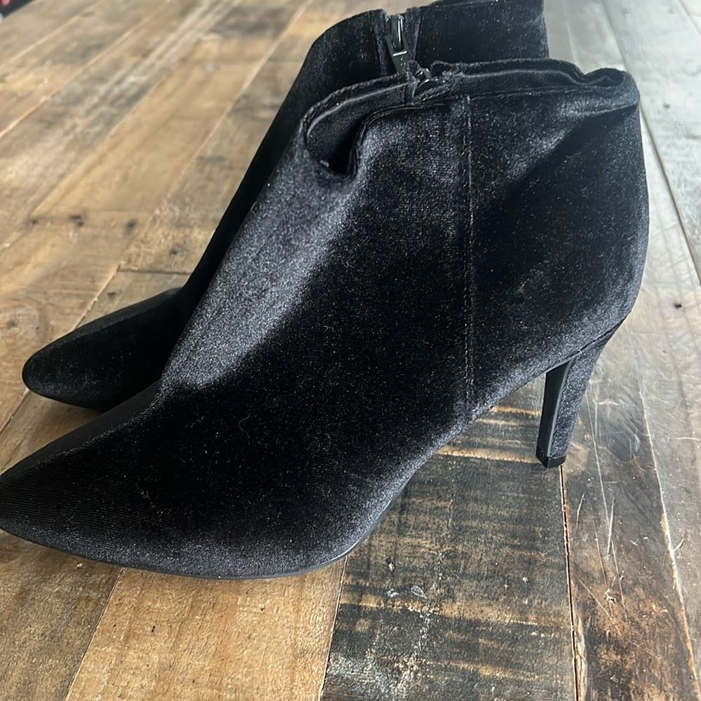 OLD NAVY BLACK SUEDE HEELS SIZE 8 zip up - Picture 2 of 7